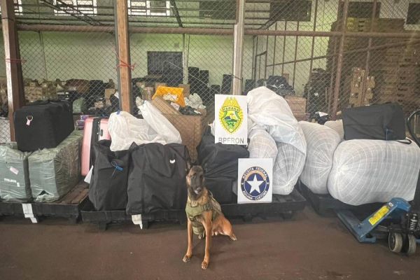 BPFRON apreende mercadorias contrabandeadas em ônibus na BR-277 em Cascavel