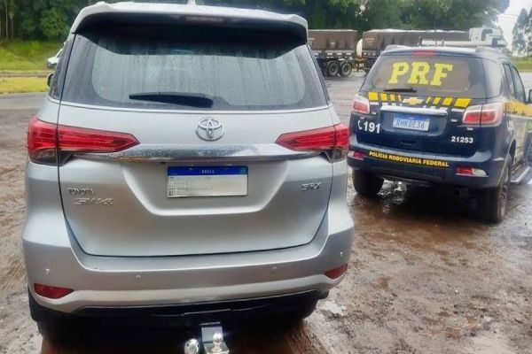 R$ 8,6 milhões: PRF apreende quase 50 quilos de cocaína com casal na BR-376, no Paraná