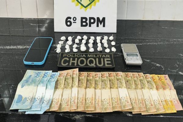 Polícia Militar detém suspeito e apreende drogas em operação no bairro Santa Cruz