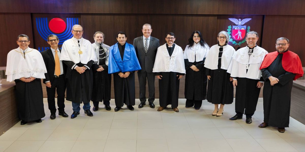 Empossados reitor e vice-reitor e novos diretores da Unioeste