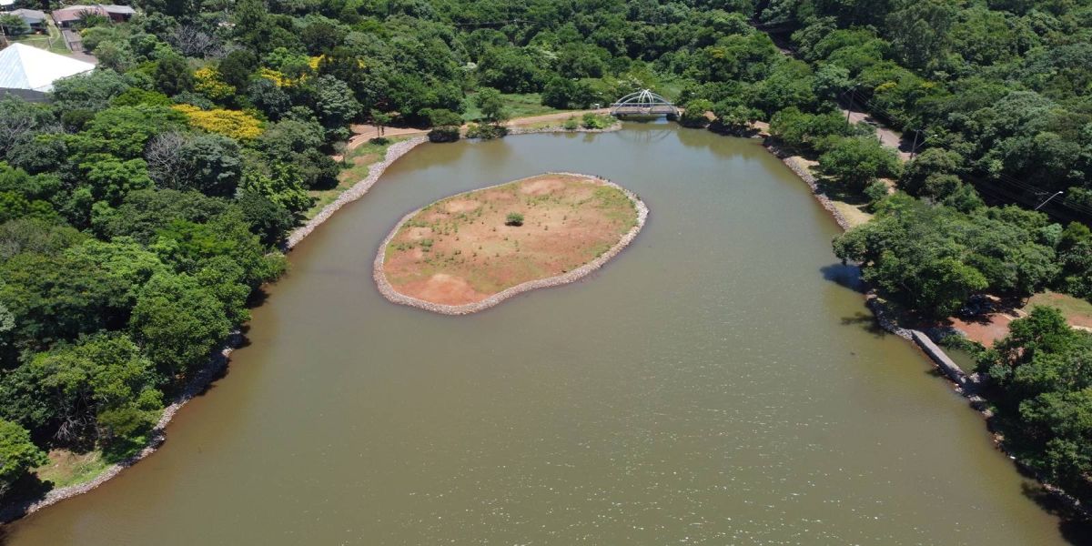 Sanepar e Prefeitura entregam obras de desassoreamento do Lago Municipal de Cascavel