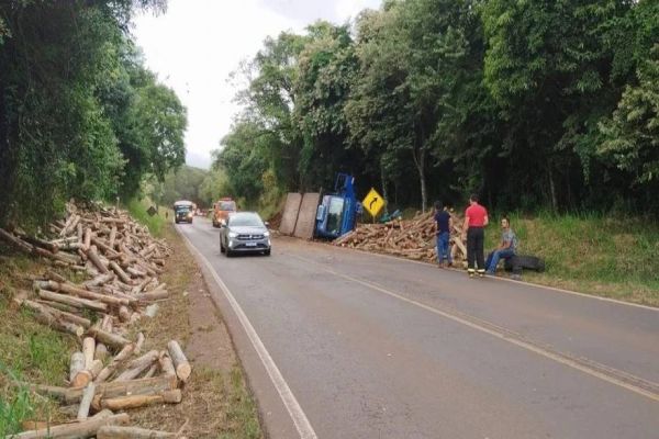 Acidente na PRC 466 em Manoel Ribas deixa condutor ferido