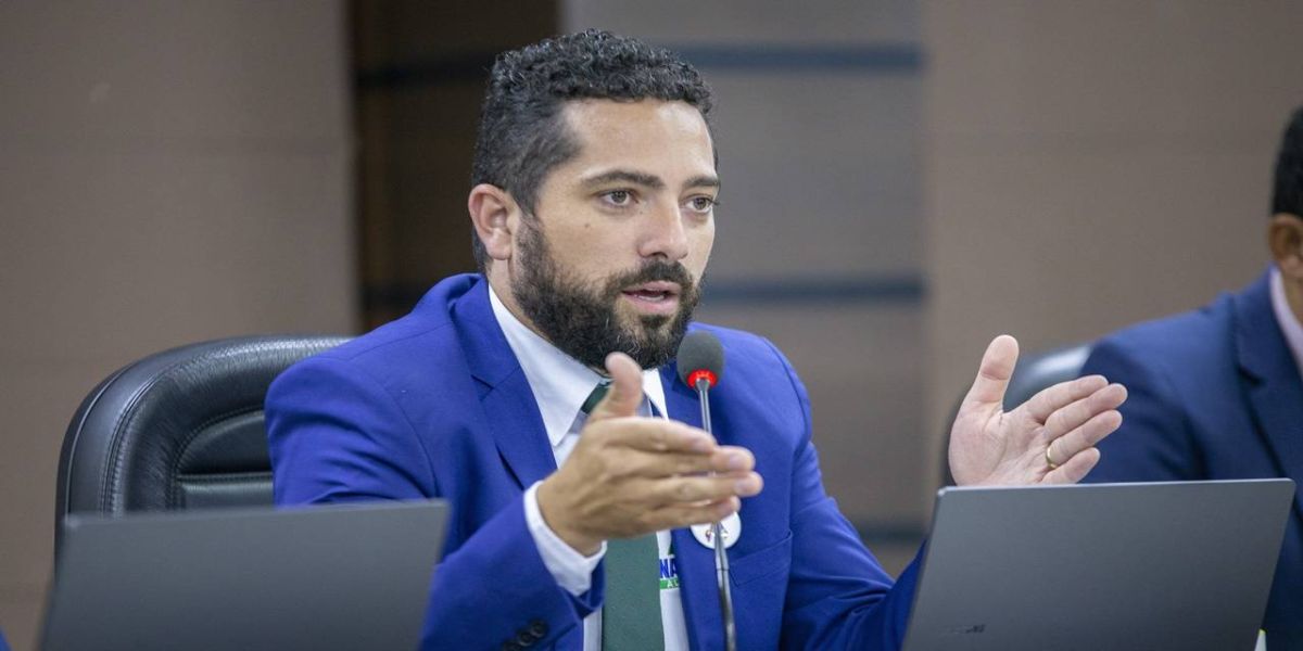 Tiago Almeida pede urgência no projeto de revitalização da rua Clodoaldo Ursulano