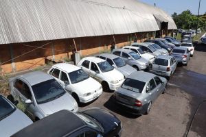 Imagem referente à notícia: Transitar abre visitação para lotes de veículos conservados, sucatas e inservíveis