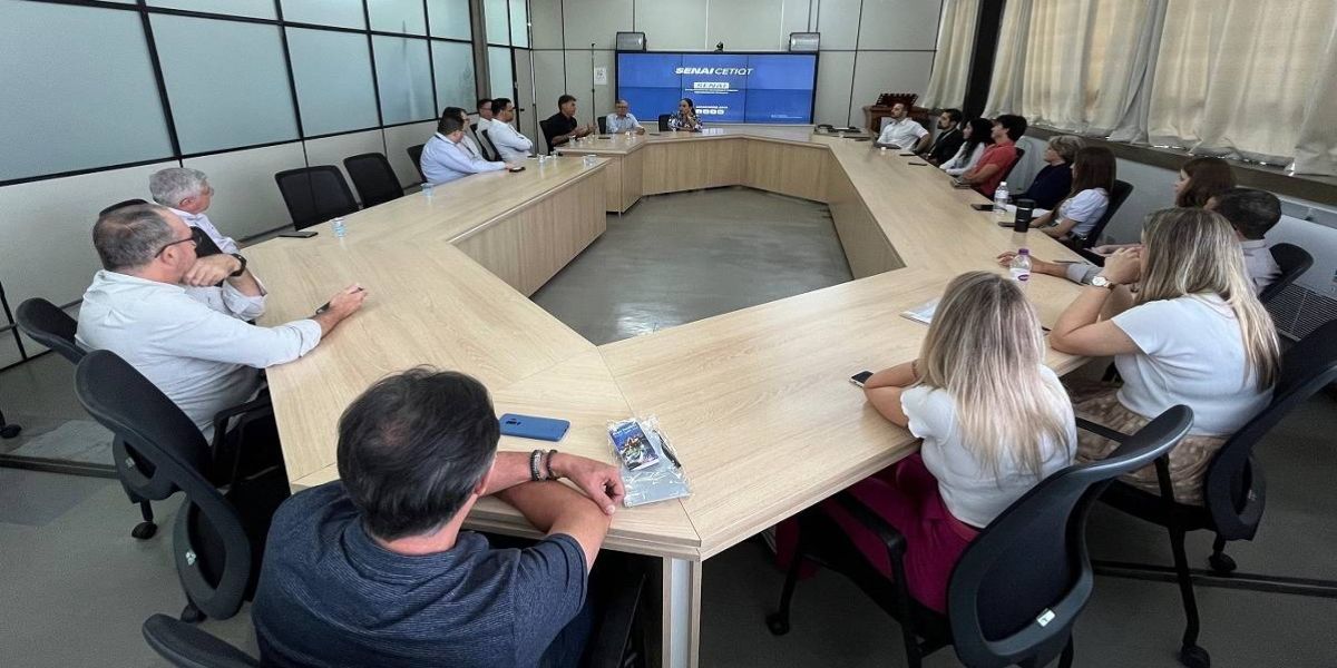 Cascavel discute criação do Polo Têxtil regional com técnicos do Senai Cetiqt