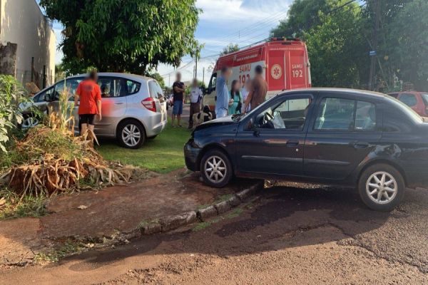 Duas mulheres ficam feridas após forte colisão de trânsito no Bairro Floresta em Cascavel