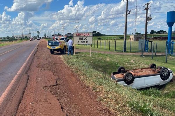Capotamento na PR-183 deixa condutora ferida em Palotina