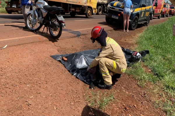 Foto relacionada a notícia: Motociclista morre e ‘garupa’ fica em estado grave em trágico acidente na BR-369 em Cascavel