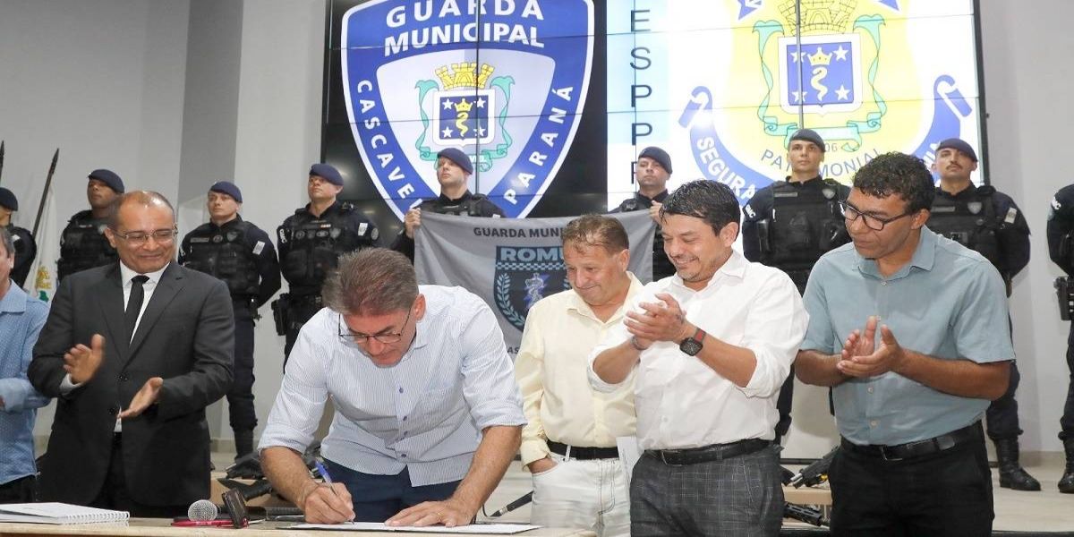 Guarda Municipal de Cascavel celebra 7 anos de atuação com entrega de novos armamentos