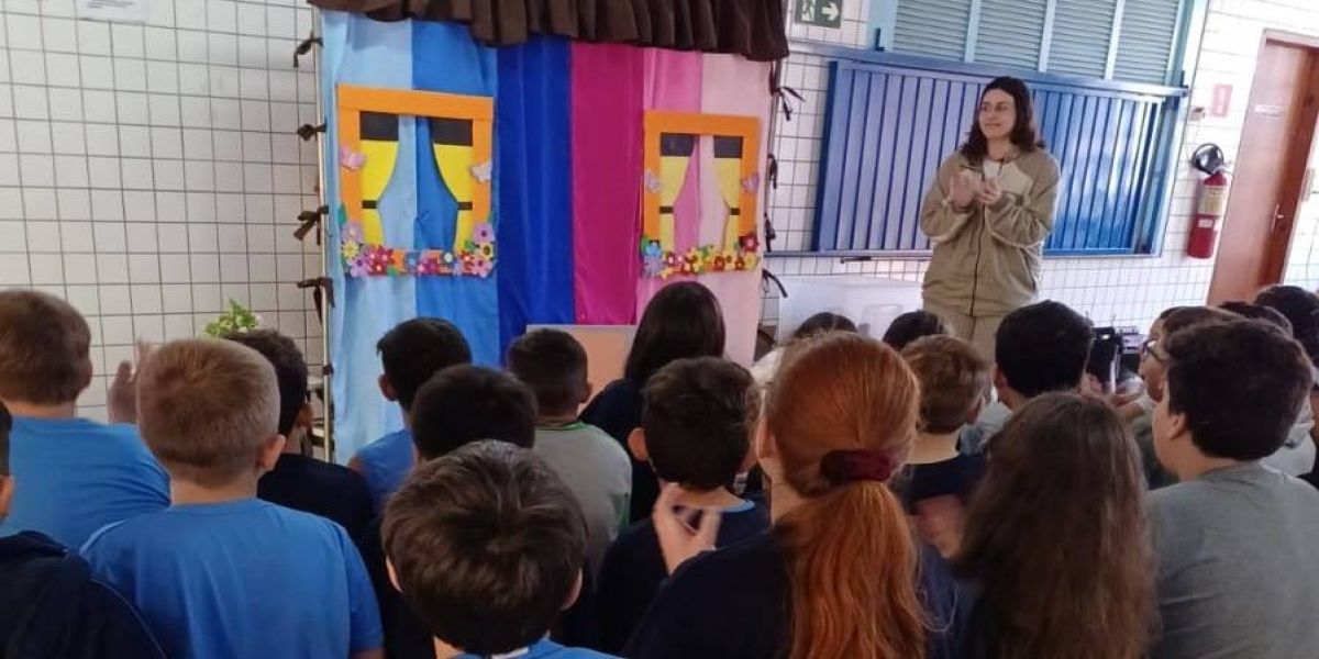 Teatro de Fantoches sobre a Dengue leva conscientização aos alunos da Apae de Cascavel