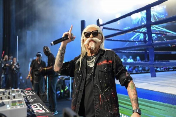 “Os Véio da Revoada” de Curitiba roubam cena na luta entre Popó e Bambam