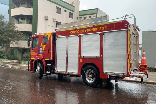 Equipe dos Bombeiros é acionada para combater incêndio, mas situação se revela alarme falso