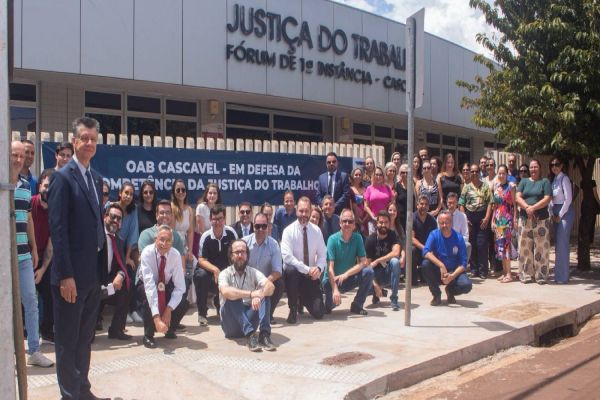 Sociedade Civil protesta em Defesa da Justiça do Trabalho em diversas cidades do Paraná