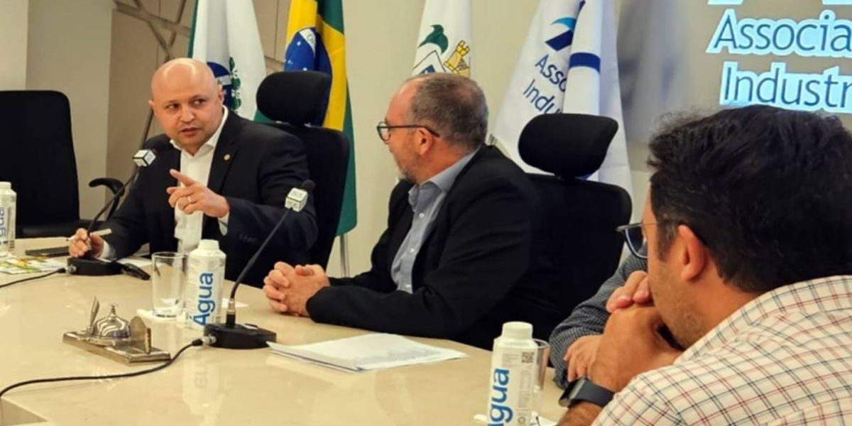 Vasconcelos apresenta radiografia da indústria do PR e cita força do Oeste