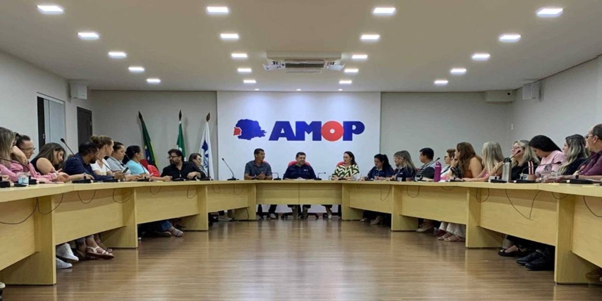Secretários e diretores de cultura da AMOP planejam o 19º FERMOP em Cascavel