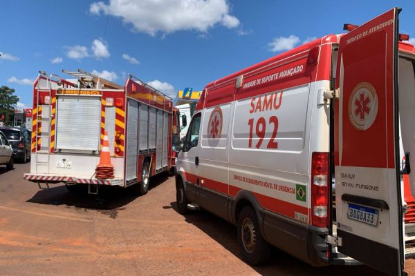 Imagem referente a notícia: Trabalhador é resgatado após queda em obra no Bairro Pacaembu em Cascavel