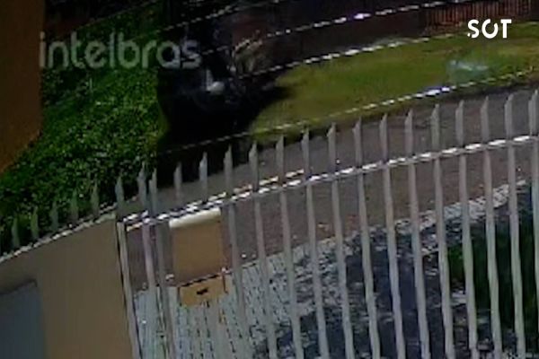 Imagem referente a notícia: Câmera de monitoramento registra grave acidente no bairro Alto Alegre em Cascavel