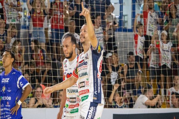Cascavel Futsal estreia com vitória em cima do Galo Dois Vizinhos por 5 a 3 no Caldeirão da Neva