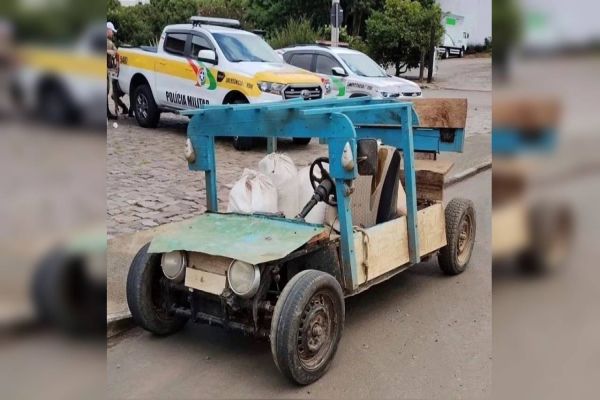 Agora a Nasa vem: Veículo artesanal similar ao dos Flintstones é Interceptado pela PM