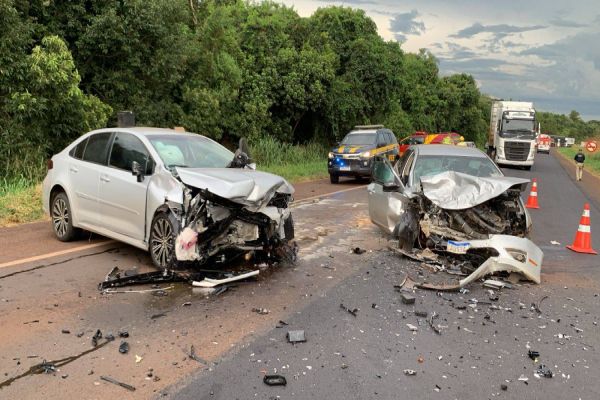 Três pessoas ficam feridas após colisão frontal na BR-369 em Cascavel