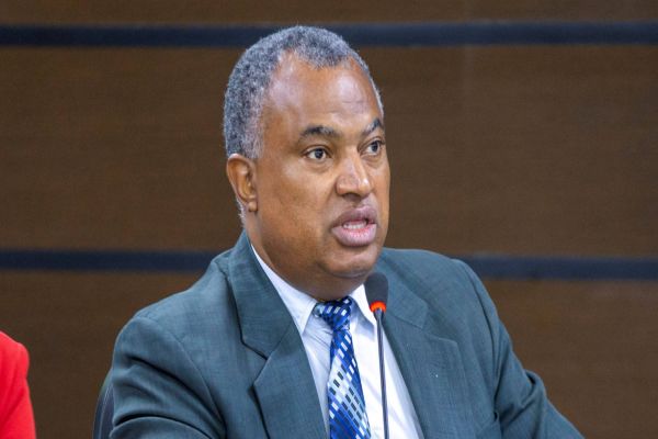 Cidão da Telepar pede ao Estado para reduzir filas com mutirão de cirurgias e exames