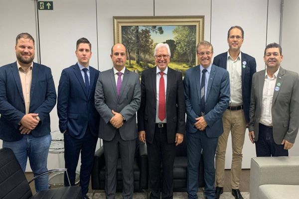 Prefeito de Toledo discute inovação tecnológica na gestão pública em encontro com conselheiro do TCE