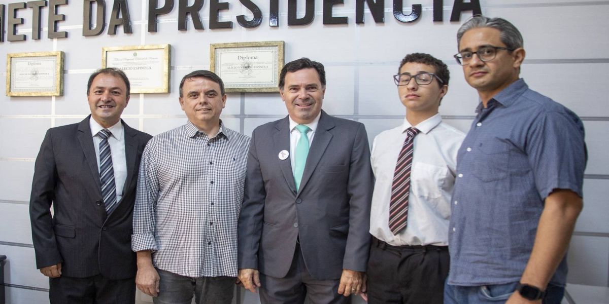 Vereadores conhecem plataforma digital de genealogia desenvolvida por igreja