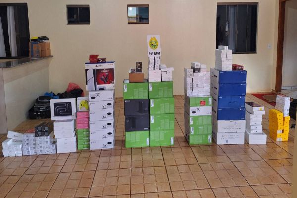 Imagem referente a notícia: Operação Conjunta entre PMPR, CME e BPMOA resulta na apreensão de carga de ilícitos em Corbélia