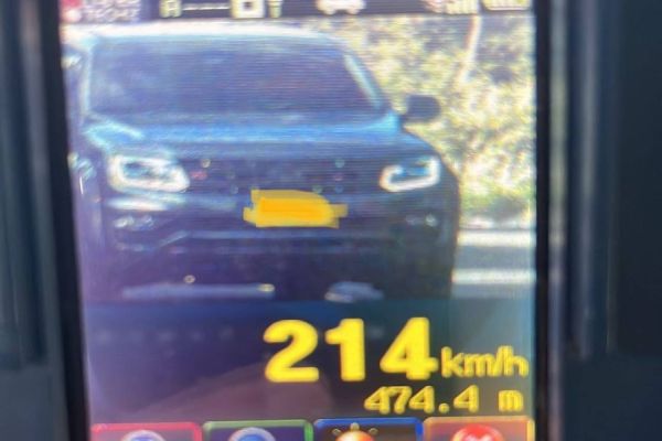Veículo é flagrado a mais de 200 km/h durante operação radar no noroeste do Paraná