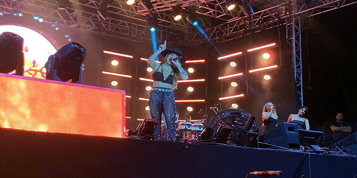 Show de Lauana Prado em Itaipulândia reúne mais de 10 mil pessoas e marca homenagem ao Dia da Mulher