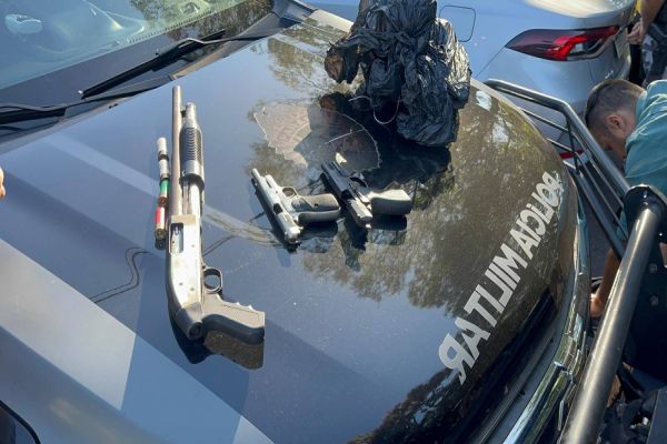 Rotam e Choque prendem assaltantes que utilizavam uniformes da PRF e carro com Giroflex