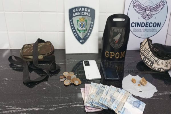 Guarda Municipal prende homem e apreende adolescente com drogas na Praça da Bíblia em Cascavel