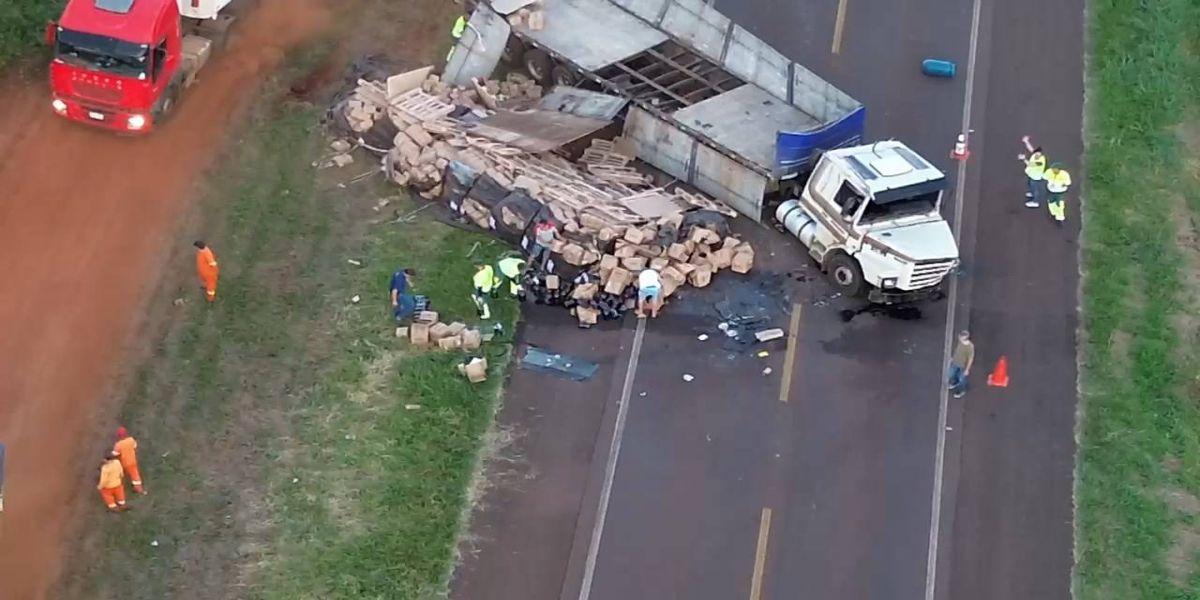 Cascavelense de 39 anos morre em colisão frontal entre carro e caminhão na BR-277 em Céu Azul