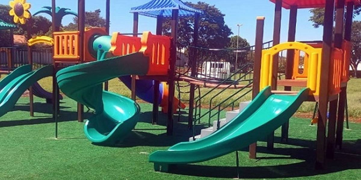 LAZER: Prefeitura entrega 47º parquinho para criançada em Cascavel