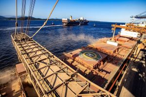 Imagem referente a notícia: Com novo calado, Porto de Paranaguá registra recorde no embarque de milho em um navio