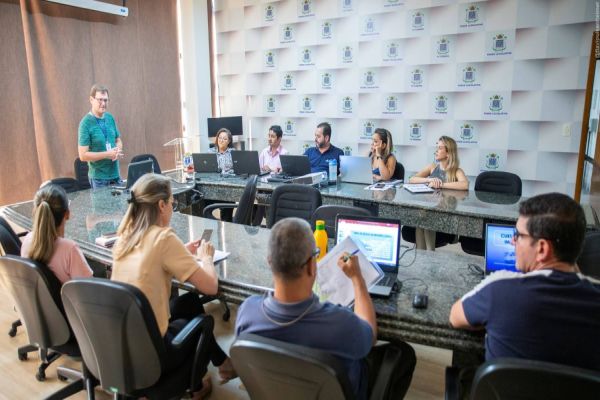 Servidores passam por curso de edição de imagens e som