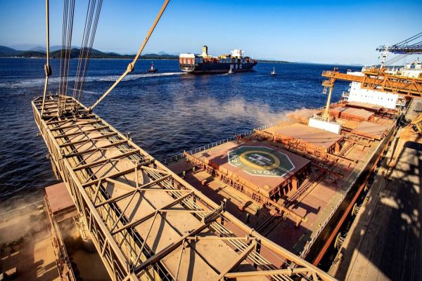 Com novo calado, Porto de Paranaguá registra recorde no embarque de milho em um navio