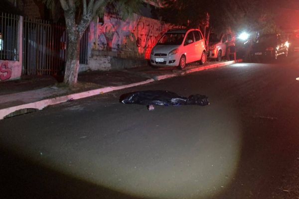 Imagem referente a notícia: Homem de 46 anos morre após ser esfaqueado no peito no Jardim Sanga Funda em Cascavel