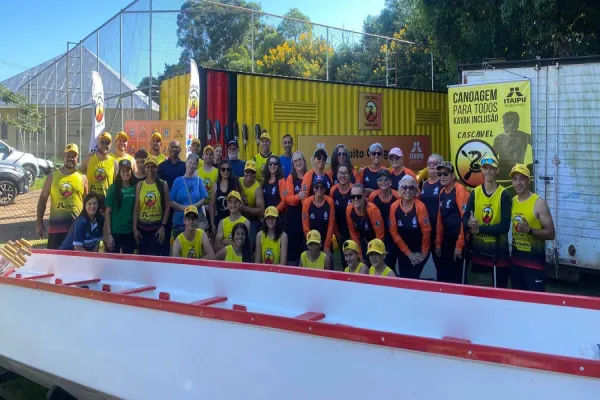 Foto relacionada a notícia: Sucesso no Lago Municipal: Cascavel Kayak Clube promove Festival de Canoagem e Dragon Boat