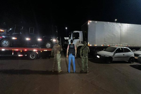 BPFRON e PF desvendam depósito e apreendem R$ 900 mil em cigarros contrabandeados em Cascavel