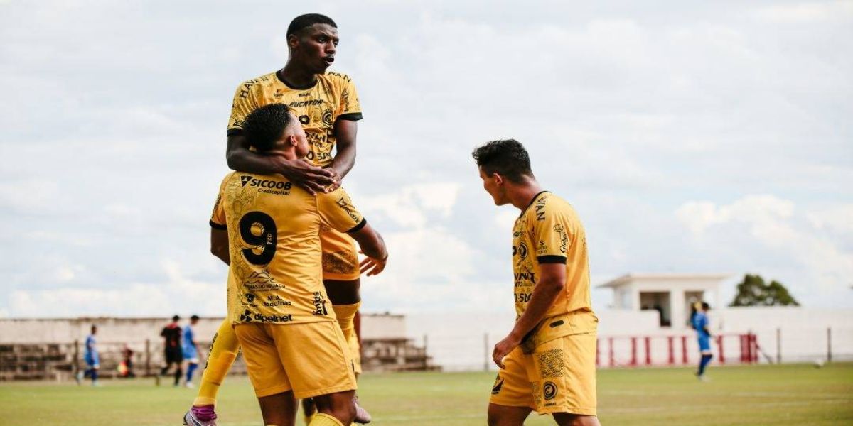 Base: Futebol Clube Cascavel vence em todas as categorias