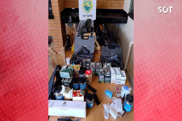 Imagem referente a notícia: PM resgata de vítima em cárcere privado e apreende de armas em Porto Mendes
