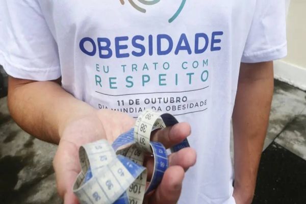 Espaços culturais e transporte coletivo devem reservar assentos para pessoas obesas