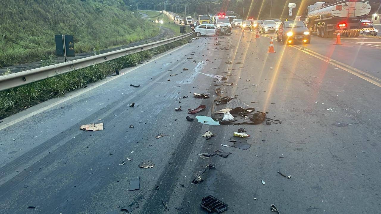 Acidente envolvendo três veículos deixa quatro pessoas feridas na BR-277 em Irati