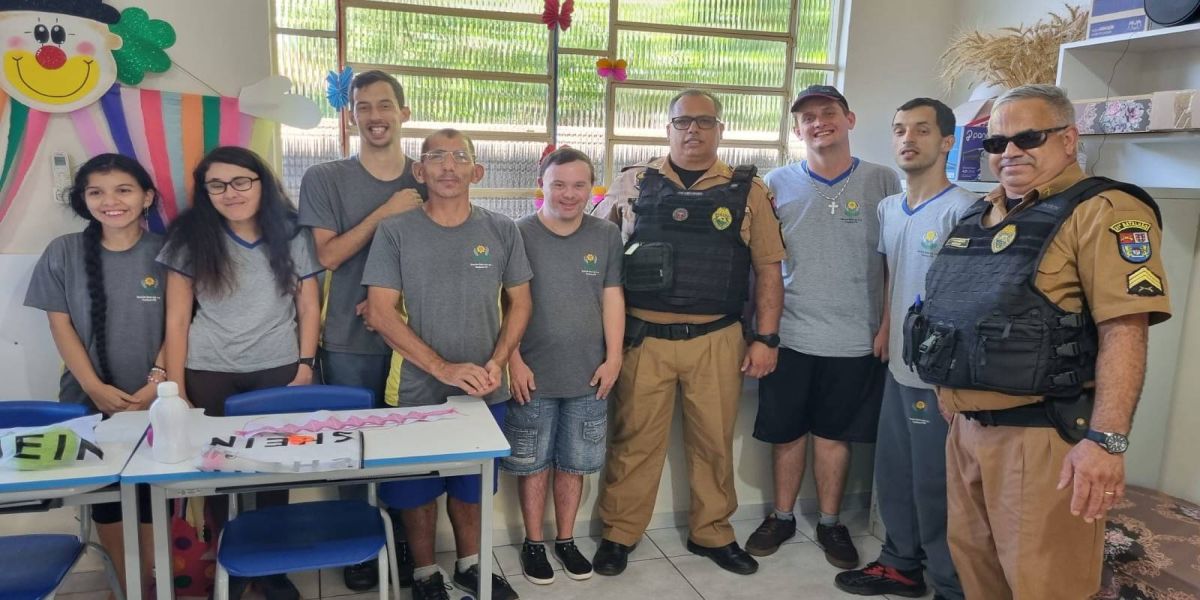 Policiais militares levam alegria à APAE de Tupãssi em visita de cortesia