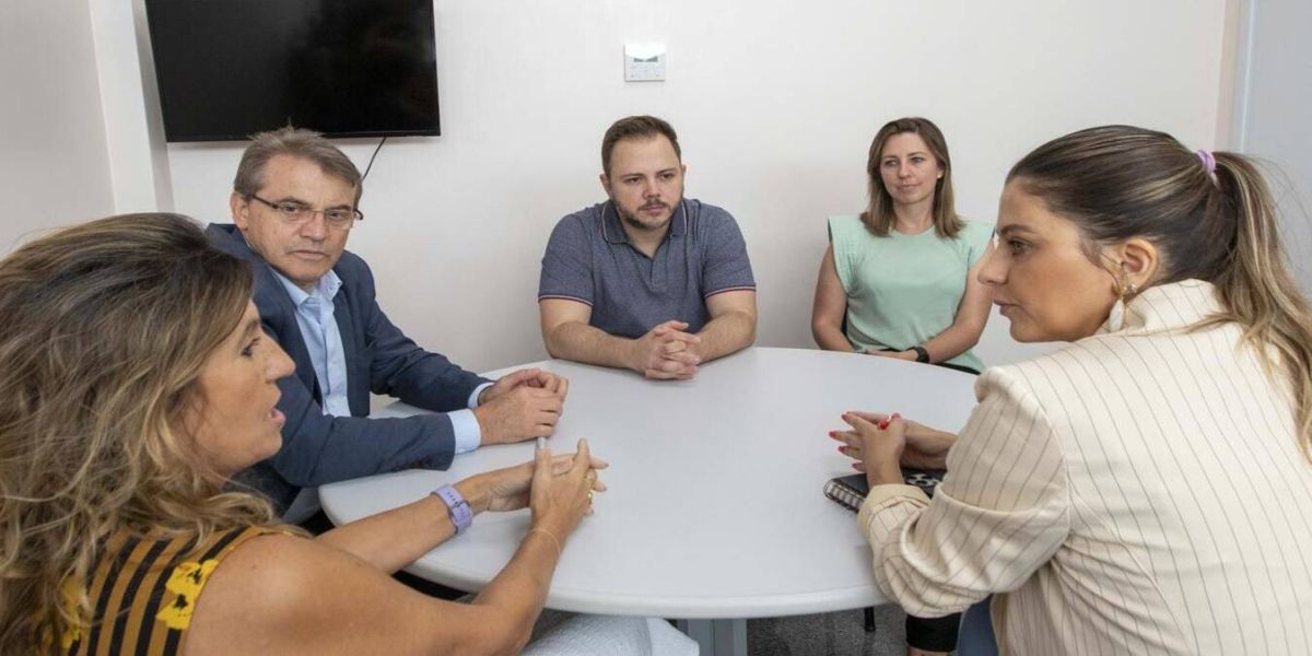 Comitiva da Prefeitura de Toledo visita Hospital Regional