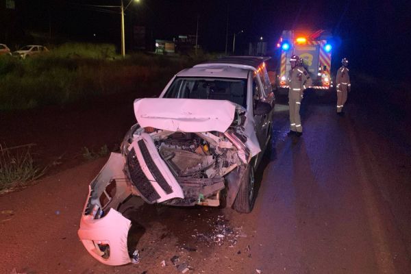 Duas pessoas ficam feridas após colisão traseira na PR-486 em Cascavel