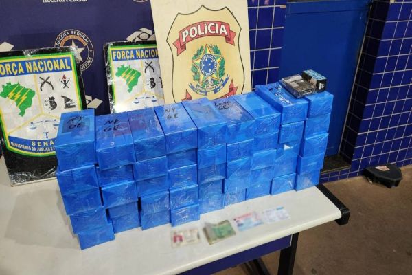 PF e Receita Federal prendem suposto policial paraguaio com celulares descaminhados em fundo falso