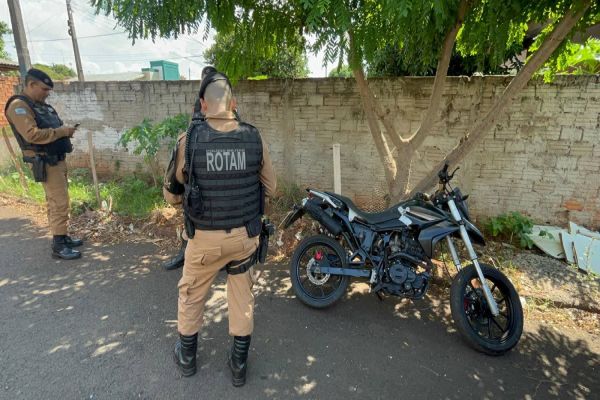 Cascavelense é detido pela PM com motocicleta irregular no Bairro Três Lagoas em Foz do Iguaçu