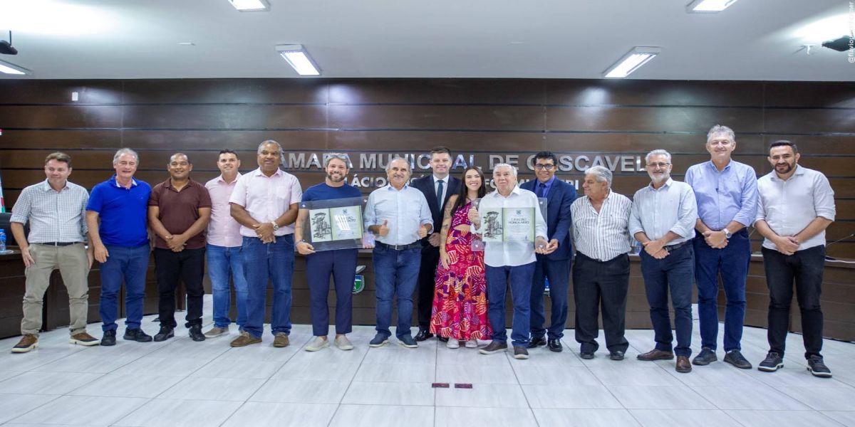 Darci Casagrande e Carlos Eduardo Casagrande recebem homenagem na Câmara